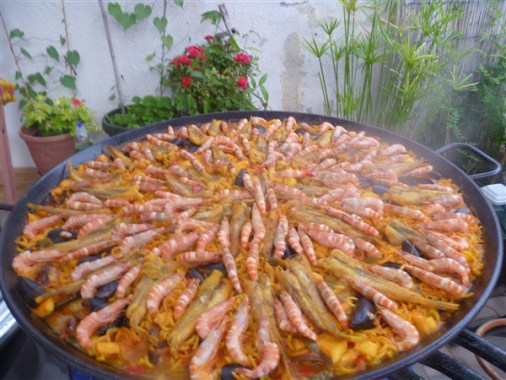 Nos fidéuas (paella de pâtes) sont proposées au poisson et fruits de mer ou uniquement à la viande selon vos souhaits. (Cette variante de la paella à de plus en plus d'adeptes)