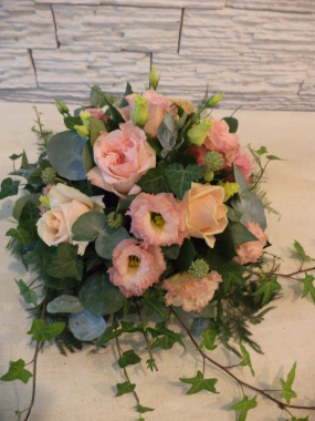 Centre de table
rose, lilianthus asparagus, et rose ponpon