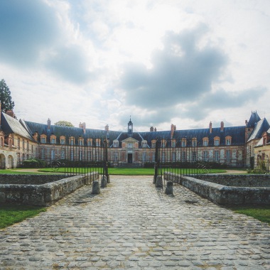 Château Et Relais De Neuville