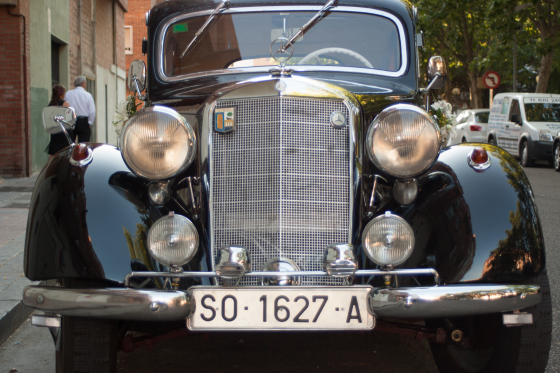 El coche de los novios.