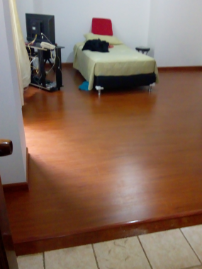 Suministro e instalación de pisos en madera laminada.