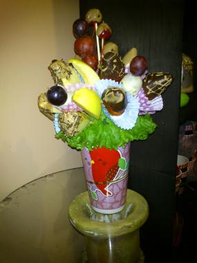 Arreglos de fruta con chocolate