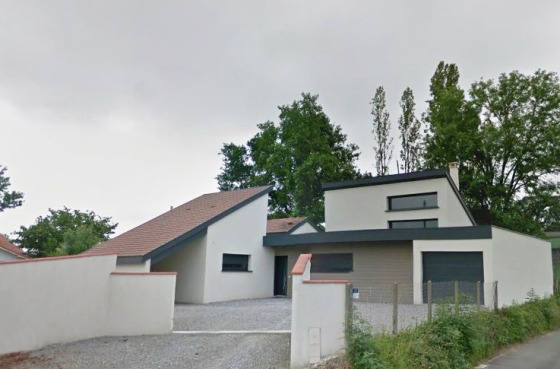 Maison neuve en plusieurs volumes