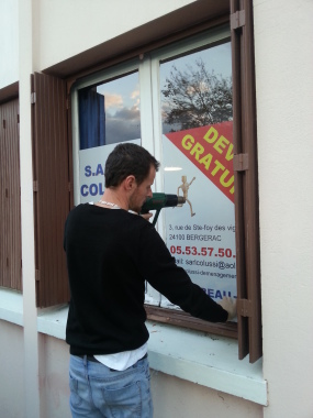 impression sur adhésif micro perforé et pose sur site