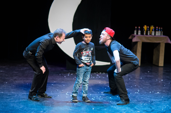 Spectacle les deux font la Paire
Mon premier est un magicien aux multiples effets.
Mon deuxième est un apprenti magicien mais clown confirmé.
Ils n'ont pas le même parcours, mais les deux, ensemble, mélangent leurs arts premiers devant un public conquis.