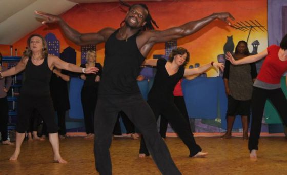 Retrouvez le tonus l'énergie, 
Augmentez votre masse musculaire,
Affinez et galbez votre silhouette,
Améliorez votre endurance et musclez votre coeur dans la joie et la bonne humeur!
Les bienfaits de l'exercice physique ne sont plus à démontrer.

Que vous soyez débutant ou sportif confirmé, ces cours s'adressent à VOUS!

Je suis titulaire du diplôme d'état d'éducateur sportif de la Forme et de la Force, et professeur de danse.