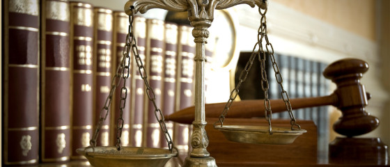 Contencioso Judicial e Arbitral nas Áreas Civil e Comercial

    Atuação em todas as áreas do Direito Civil e Comercial, tais como, adoção, divórcio, alimentos, inventário, responsabilidade civil por atos ilícitos, e pela fabricação de produtos ou sob qualquer outro fundamento, hipoteca, marcas, patentes, propriedade industrial, direito autoral, concorrência desleal, habilitação de créditos em falências e concordatas.
