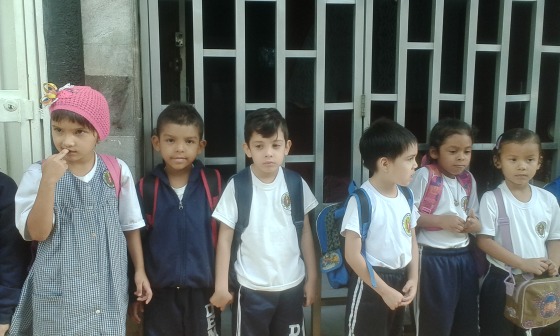 Llevando a mis bebes al colegio
