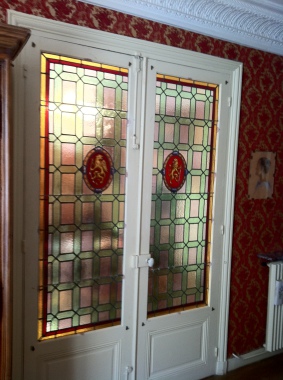 Vitrail traditionnel, plomb et grisaille