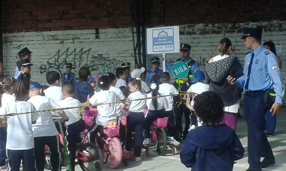 compartiendo con ellos en sus actividades favoritas