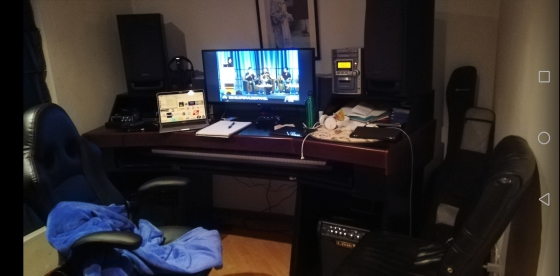 Estudio de casa a mi disposición, cebtrado en posproducción 