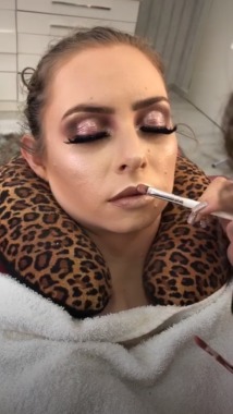 Aplicação de batom líquido matte