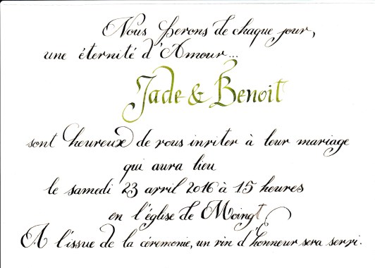 Le texte est écrit en calligraphie Anglaise et Chancelière (pour les prénoms des mariés).