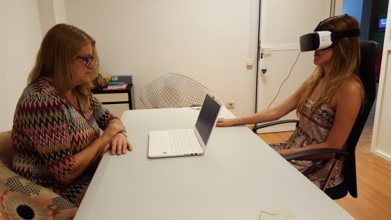 Sesión terapia con RV (realidad virtual) para el tratamiento de ansiedad y fobias.
