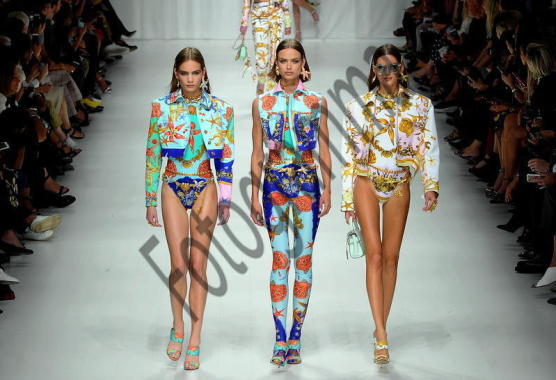 Modelle in passerella per Versace