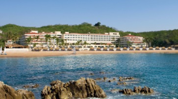 Huatulco Huatulco, frente a las costas del océano Pacífico en el estado de Oaxaca, es la primer comunidad turística sustentable del continente americano.