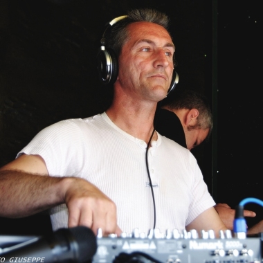 Sono Un Dj Profestionista E Animatore Per Matrimoni 