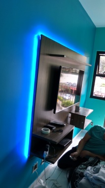 painel da TV com fita de LED