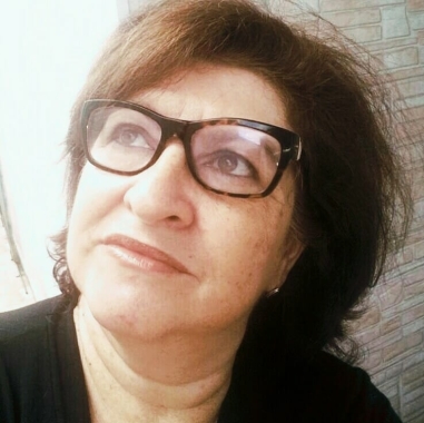Cuidadora E Acompanhante De Idosos