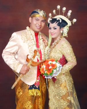 The Wedding dewi yoyok wisma a.yani gersik tradisional jawa " solo putri "