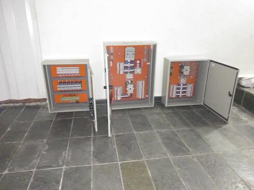Quadros de comando e distribuição