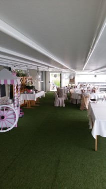 Salle des Hirondelles et Terrasse couverte jusqu'à 50 personnes 200 € la journée, 350 € le week-end