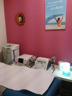 Tratamientos corporales para conseguir reducir volumen de zonas rebeldes, mejorar celulitis, tonificar o eliminar líquidos.
Presoterapia.
Cavitación.
Lipolaser.
Electroestimulación.