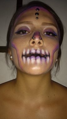 Aquí no solo te ofrecemos maquillaje de belleza, también artístico para que luzcas este halloween