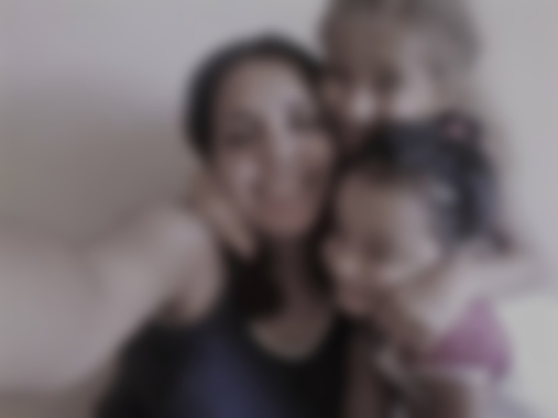 "- Por que me identifico com as crianças? Porque elas trazem minhas memórias ao tempo presente. Me fazem ser por um instante o que eu gostaria de ser mas o tempo tirou de mim. A infância foi o melhor momento, e é o que mais queremos que passe logo. Até que ele passa de forma cruel sem nos poupar o ar de criança. Ele não caminha. Ele não corre também. Ele apenas passa. Mas não pense que é culpa dele. Ele não é um ser para que mude de idade ou atitude. O tempo não deixa de ser tempo. Nós é que deixamos de ser criança." Em Memória - Por Elena Bonasera