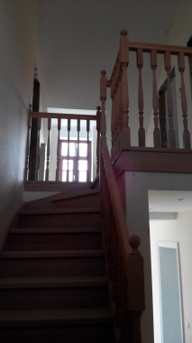 Escalier en chêne à contre marche, avec fuseaux tounés