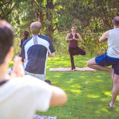 Palestras com práticas corporais e de Meditação.