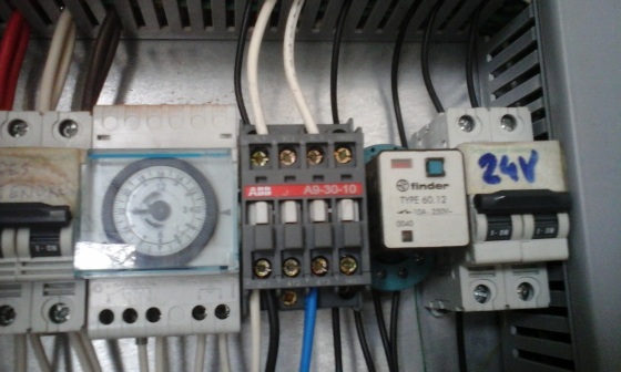 Proyecto iluminación exterior Automatizada con timmer contactor y rele el mismo fue realizado con materiales del cliente