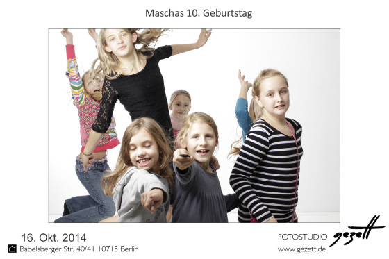 Kindergeburtstag im Studio. fotografieren mit Selbstauslöser, sofort sichtbar am Monitor und sofort können Fotos ausgedruckt werden, alle Kinder erhalten Fotos mit nach Hause. Es kann Musik mitgebracht werden und Kuchen, eine Kaffeetafel ist möglich.
