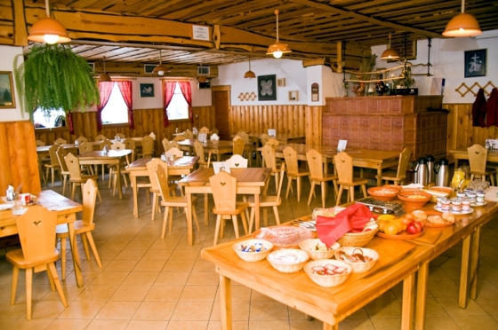 Restavracija s samopostrežnim zajtrkom.