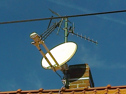 installation internet par satellite sky dsl plus plus antenne hertzienne sur cheminée pour plusieurs TV