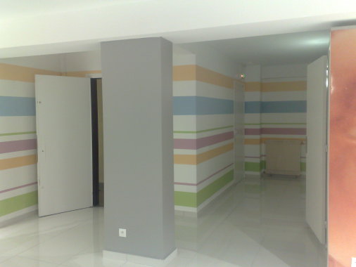 Piéce décoratif :
Peinture, 
Revêtement sol,
Pose de cloison, 
Pose de huisserie,
Netoyage du chantier