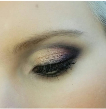 Maquillaje ojo en v