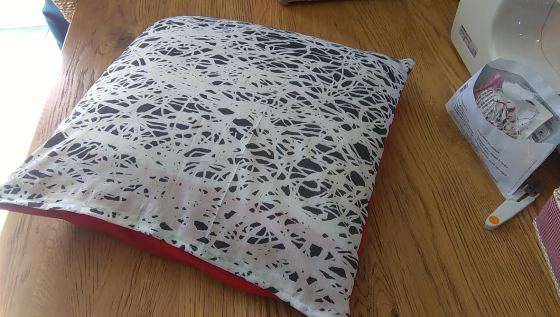 Housse de coussin réalisée par E, 10 ans