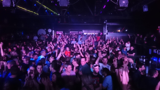 Club, soirée 100% vinyle