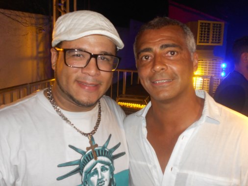 Na festa de 50 anos do Senador Romário