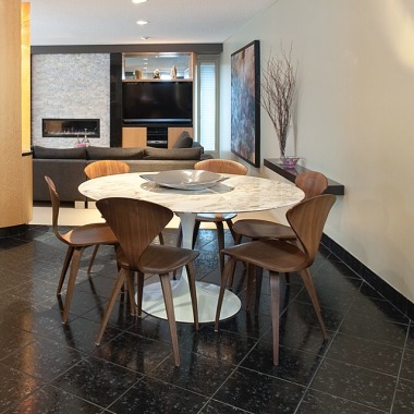 Kitchen eating area