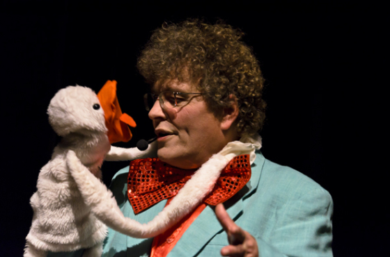 Alfred le Canard Magicien fera apparaître au milieu du public une cascade de rire.
Numéro de ventriloquie inédit.