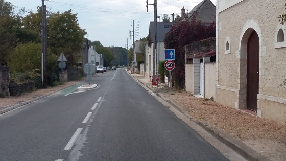 L'accès au centre de formation Fée Bien Être se fait en face du 107 rue National à Civray de Touraine.
Vous êtes arrivés en venant du centre de Civray.
Notre parking est sur votre gauche.
Bienvenue chez Fée Bien Être.