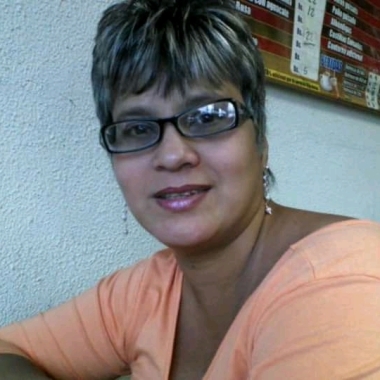 Enfermera ,Cuidadora De Niños Y Adultos