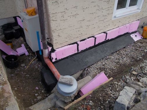 Feuchtigkeitsschäden in der Hausmauer sanieren