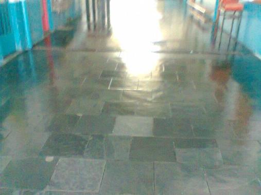 Tratamento de piso em escola 