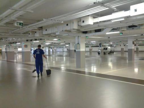 Limpeza de estacionamento de shopping 