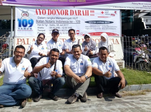 saat acara donor darah dlm rangka HUT IKATAN NOTARIS INDONESIA KE 109