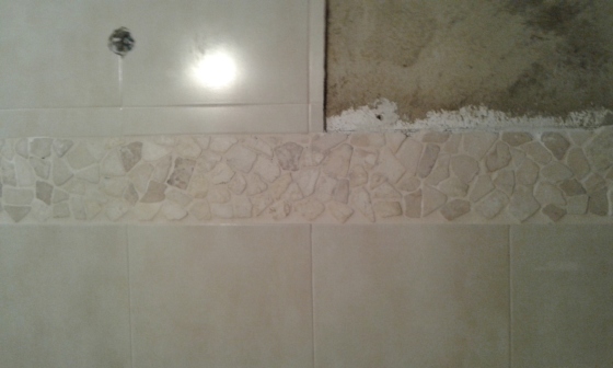  casa de banho (aplicação do azulejo e betumes)