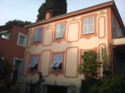 Réfection des décors de façade.